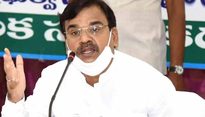 మీడియాతో మాట్లాడుతున్న ఆంధ్రప్రదేశ్ డిప్యూటీ సీఎం అంజాద్‌ బాషా